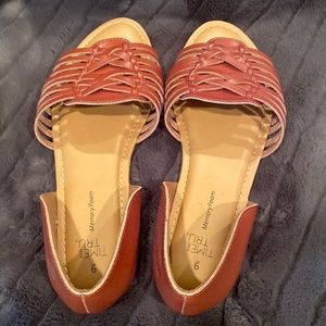 LEATHER SANDALS